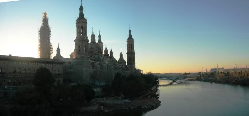 ZaragozaBasilicadeNuestraSenoradelP.jpg Zaragoza, Rio Ebro, Basilica image by sebastian2701