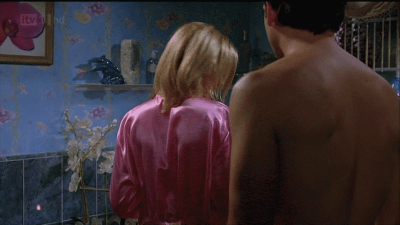 ElizabethBanks-40YearOldVirgin004.gif
