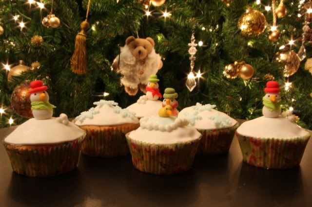 http://i111.photobucket.com/albums/n137/bonkiedebulldog/Taart%20en%20cupcakes/IMG_4480.jpg