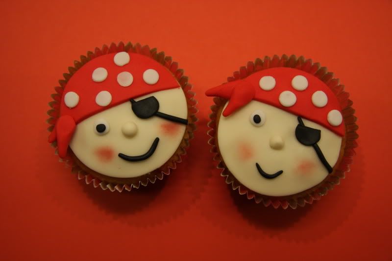 http://i111.photobucket.com/albums/n137/bonkiedebulldog/Taart%20en%20cupcakes/IMG_5358.jpg