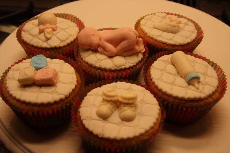 http://i111.photobucket.com/albums/n137/bonkiedebulldog/Taart%20en%20cupcakes/IMG_5361.jpg