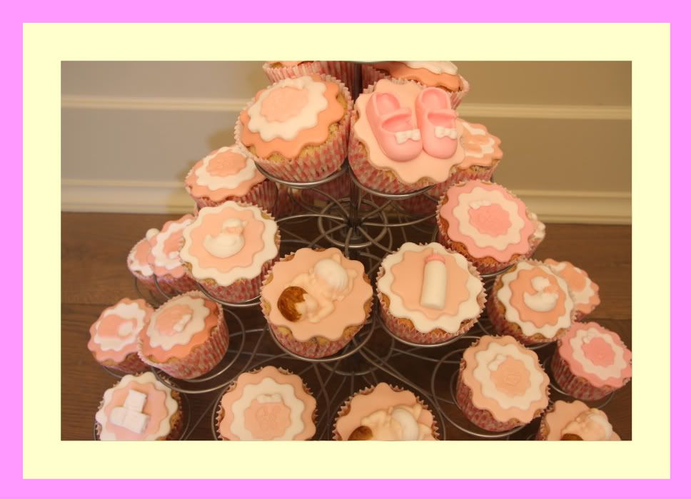http://i111.photobucket.com/albums/n137/bonkiedebulldog/Taart%20en%20cupcakes/IMG_9708.jpg