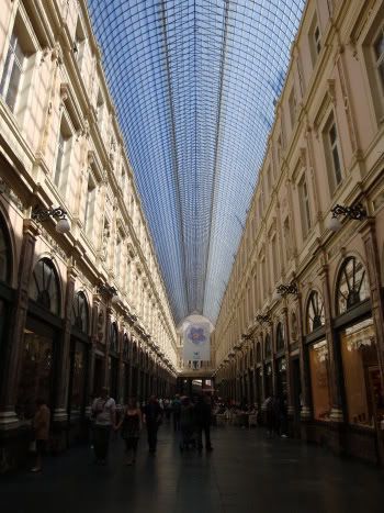 Galeries St Hubert. Halles Saint St hubert