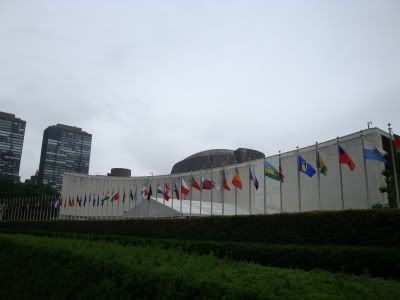 New York NY Manhattan USA ONU Organisation des Nations Unies Siege Immeuble Pavillon Assemblee Generale Drapeaux Flag