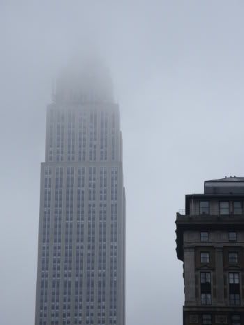 New York NY Manhattan USA Empire State Building Brume Nuage Tete ESB