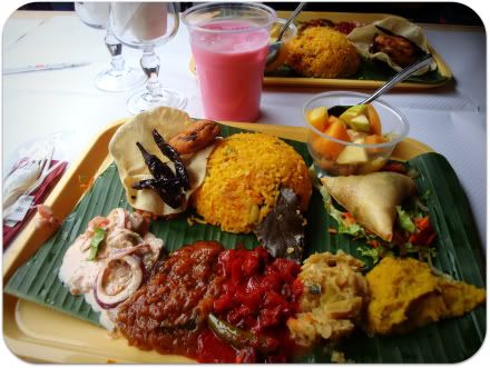 fete ganesh ganesha paris la chapelle 2010 defile hindou hindouisme hindouiste repas dishny thali vegetarien samoussa lassi rose