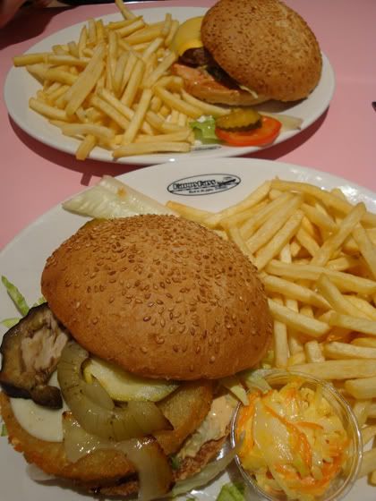 Happy Days Diner St Michel Saint Resto Restaurant Cafeteria USA Americain Burger Hamburger Little Italy Vegetarien