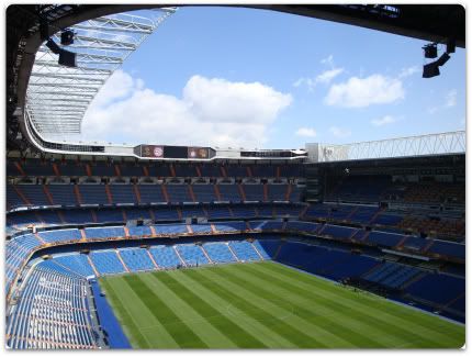Madrid espagne Stade foot football real madrid estadio santiago barnabeu pelouse terrain vestiaire guide tour visite
