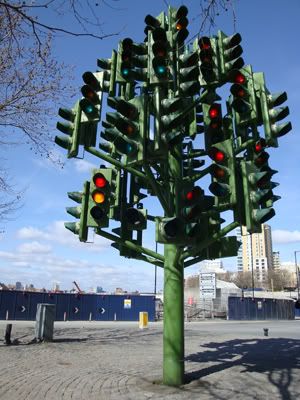 Traffic Light Tree Canary Wharf Londres