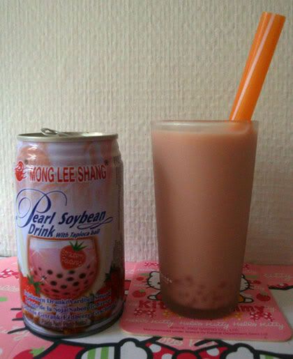 Boisson style bubble tea de lait au soja goût fraise avec perles de tapioca mong lee shang pearl soybean drink boisson cannette bubble tea perles de tapioca saveur fraise