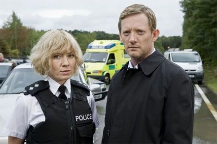 serie anglaise collision crash britannique douglas henshall claire rushbrook paul mcgann accident route destin