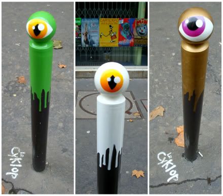 Cyclop cycklop cyklop Rue keller bastille paris performance street art artiste peinture potelet poteau anti-stationnement  oeil yeux dore vert blanc