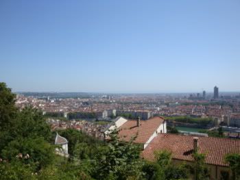 Lyon Vue Colline Fourviere tour crayon