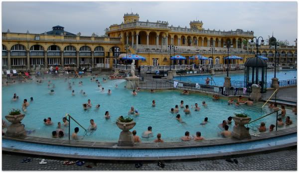 bains szechenyi bassin therme exterieur thermaux budapest aena blog voyage photo 