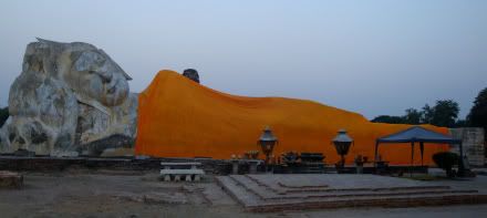 Wat Lokayasutharam bouddha couche buddha Ayutthaya aena blog photo voyage thailande
