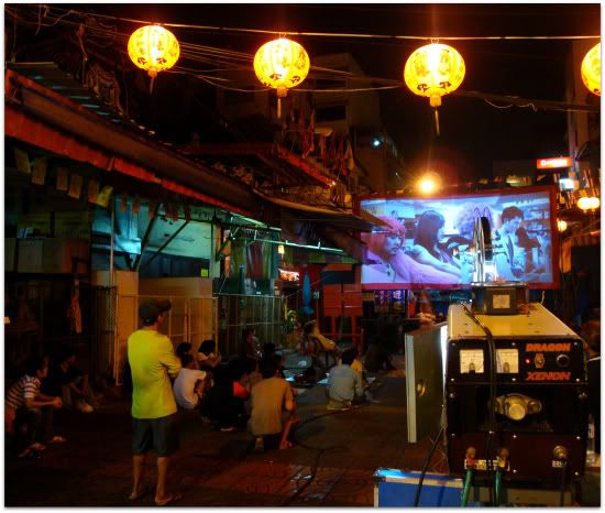 cinema en plein air chinatown china town quartier chinois bangkok thailande