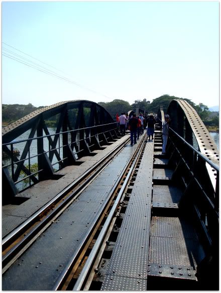 kanchanaburi pont de la rivière riviere kwaï kwai japon chemin de fer rail death railway Thailande thaïlande blog aena photo