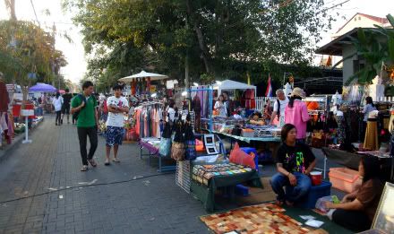 marche dimanche sunday walking market chiang mai aena blog photo voyage thailande