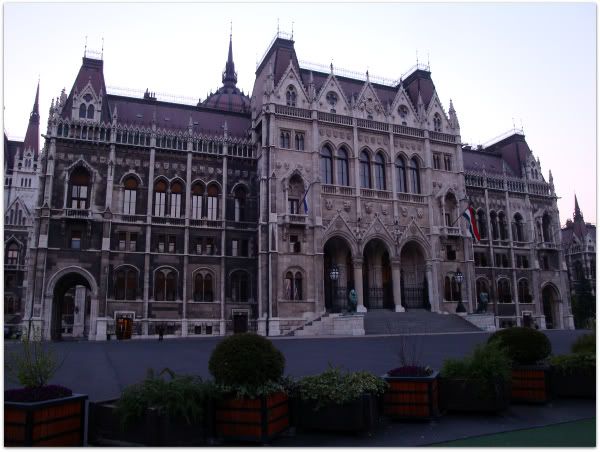 parlement hongrois Orszaghaz Lipotvaros siege assemblee week-end budapest hongrie aena photo blog voyage