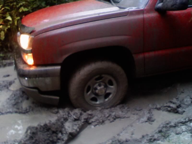 http://i111.photobucket.com/albums/n155/HKPro762/stuck%20in%20the%20mud/0702092026.jpg